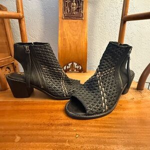NWT: Sam Edelman Black Woven Heeled Boots Size 7.5 Free Shipping